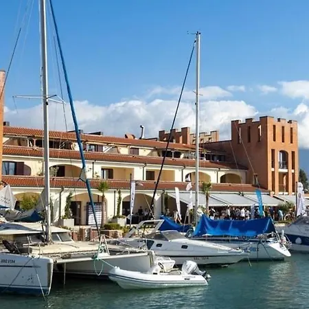 Ξενοδοχείο με διαμερίσματα Marina Orikum Vlorë